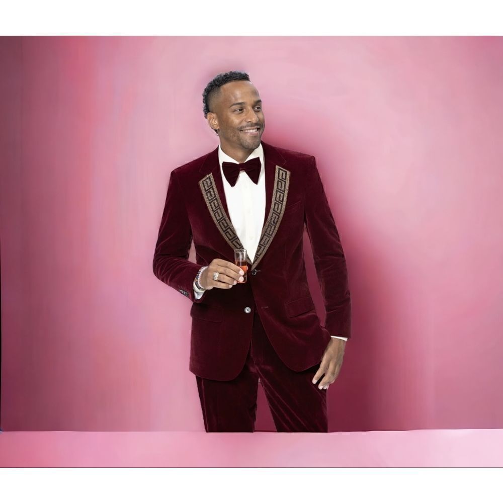MEN'S WINE 2 PIECE VELVET FASHION SUIT WITH SEQUINE DESIGN LAPEL. JP 110.